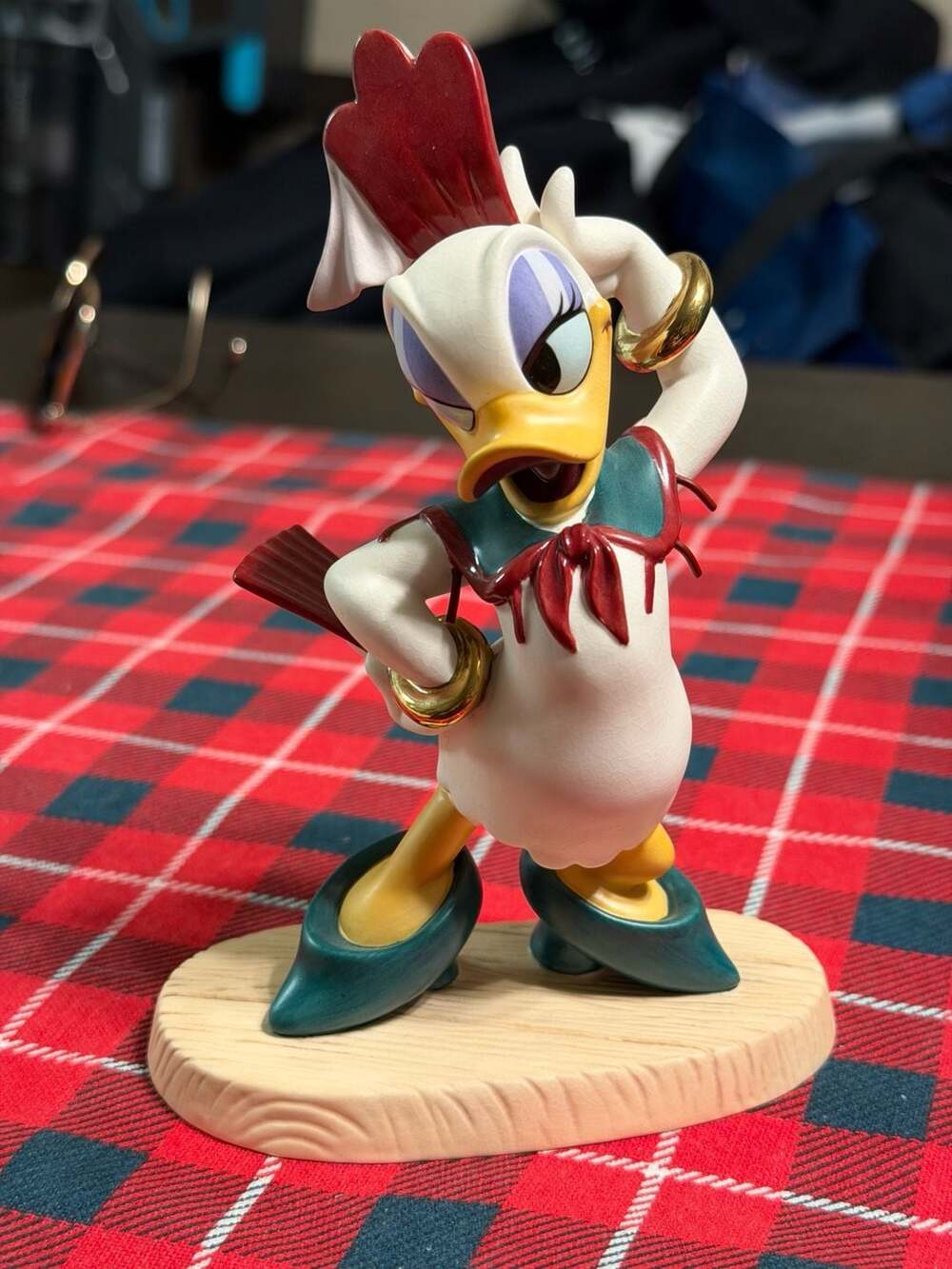 Walt Disney Traditions Daisy Duck 'Diva' Figurine by Jim Shore